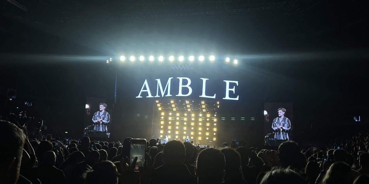 Amble and crowd
